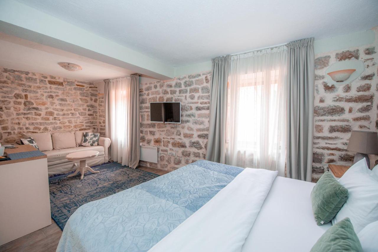 Antika Guesthouse コトル エクステリア 写真
