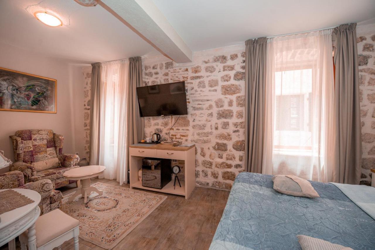 Antika Guesthouse コトル エクステリア 写真