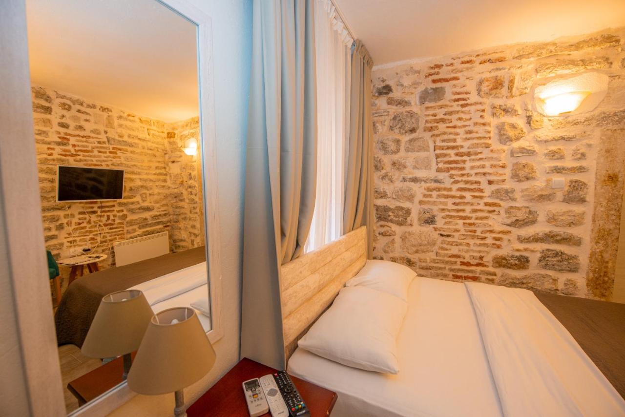 Antika Guesthouse コトル エクステリア 写真