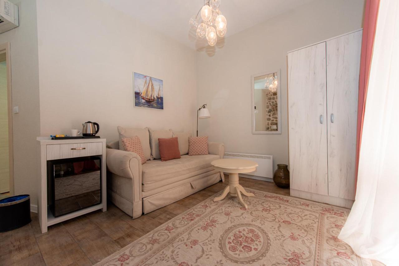 Antika Guesthouse コトル エクステリア 写真