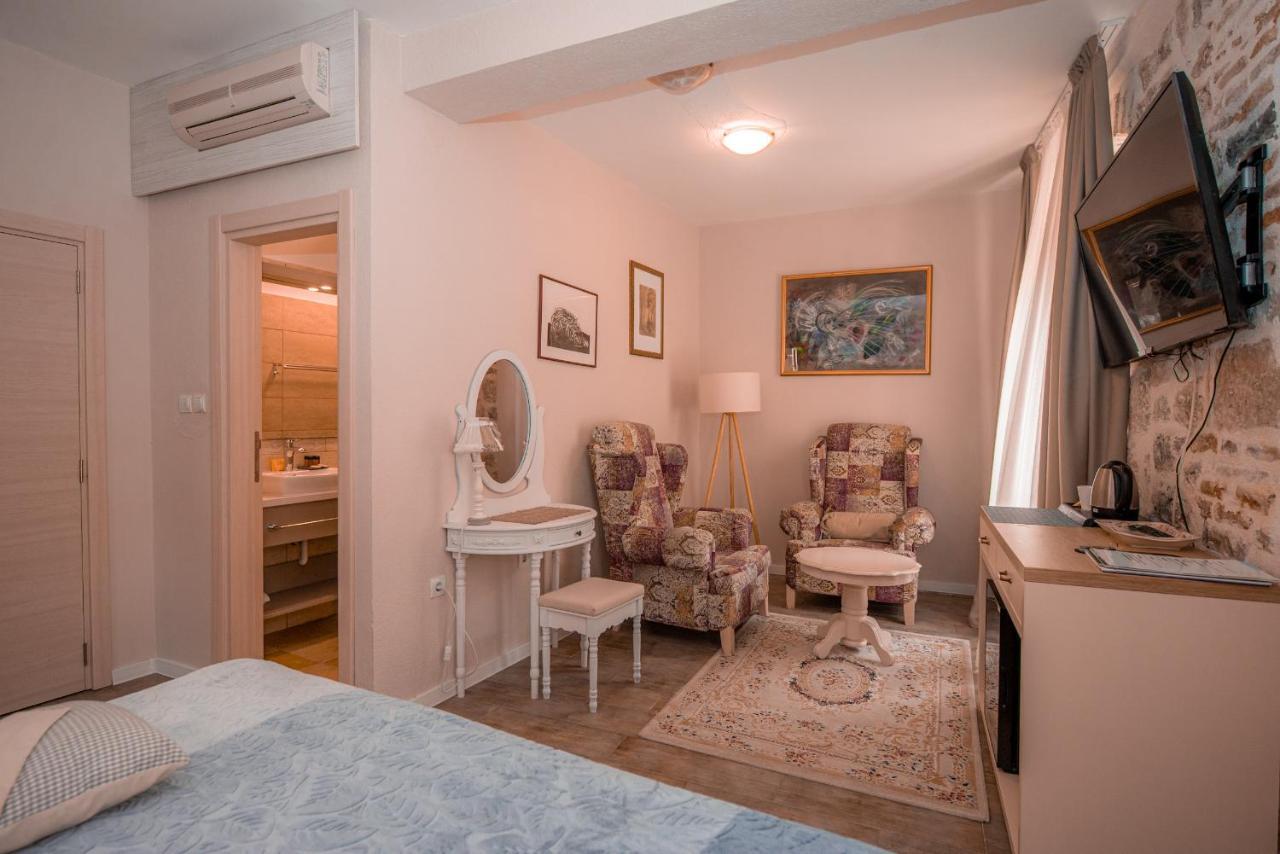 Antika Guesthouse コトル エクステリア 写真