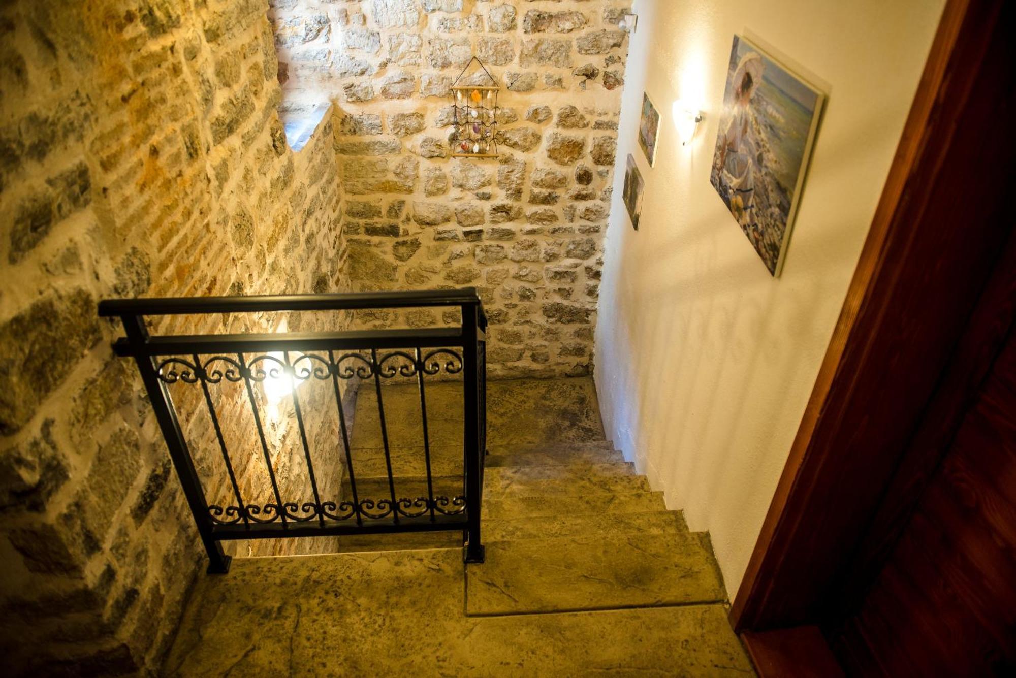 Antika Guesthouse コトル エクステリア 写真