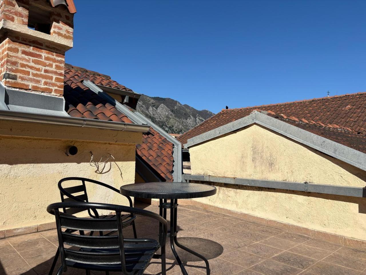 Antika Guesthouse コトル エクステリア 写真