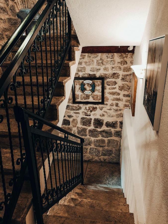 Antika Guesthouse コトル エクステリア 写真