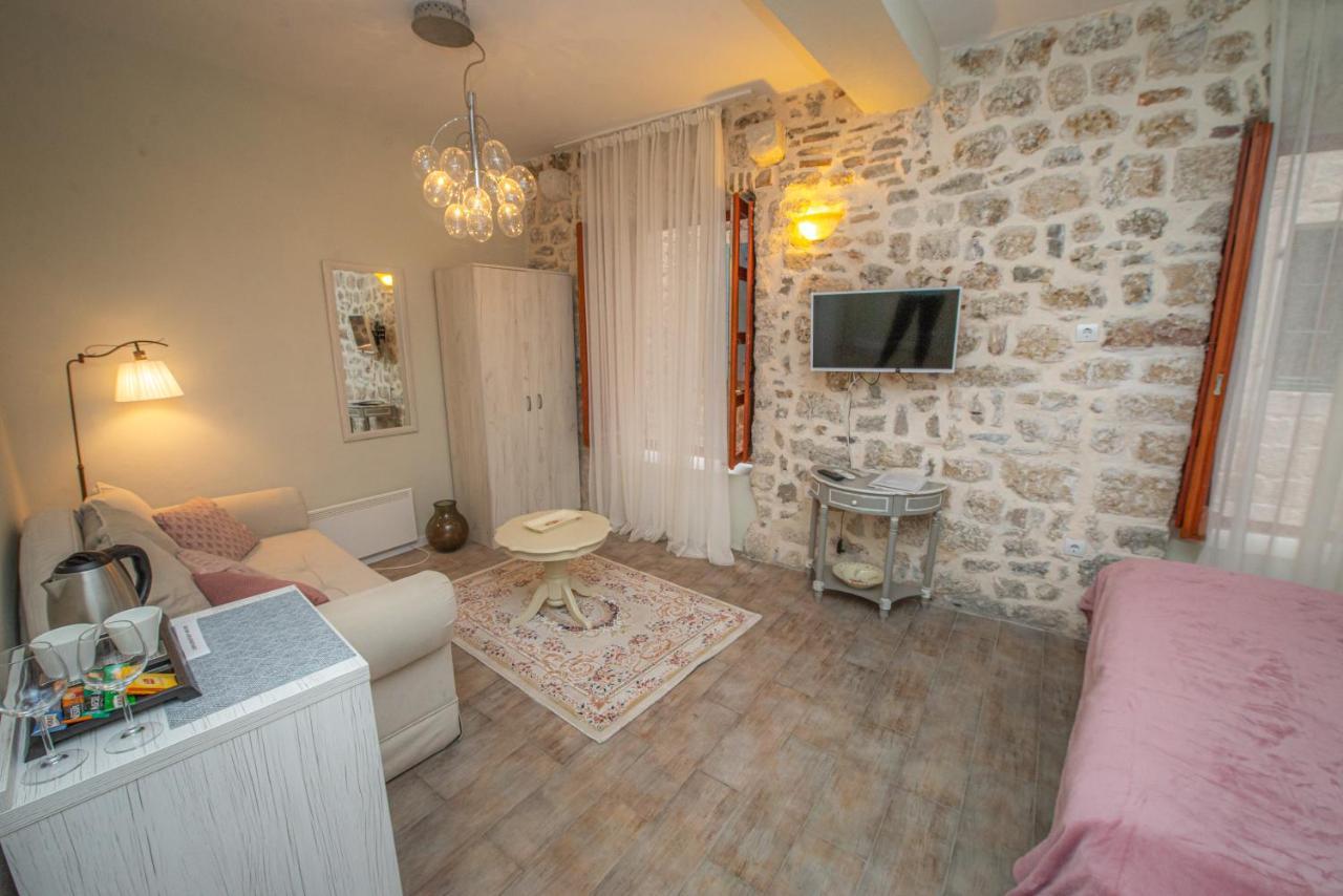 Antika Guesthouse コトル エクステリア 写真