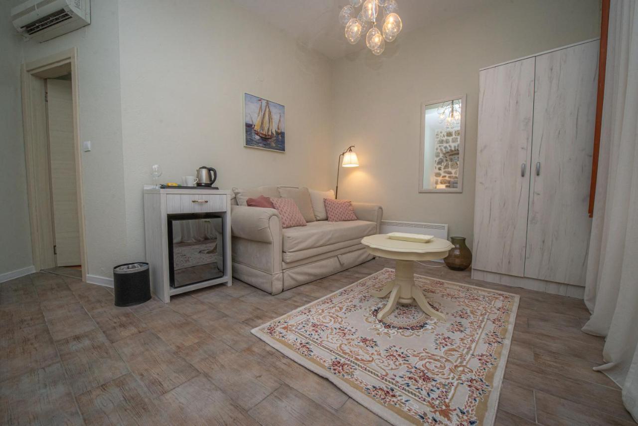 Antika Guesthouse コトル エクステリア 写真