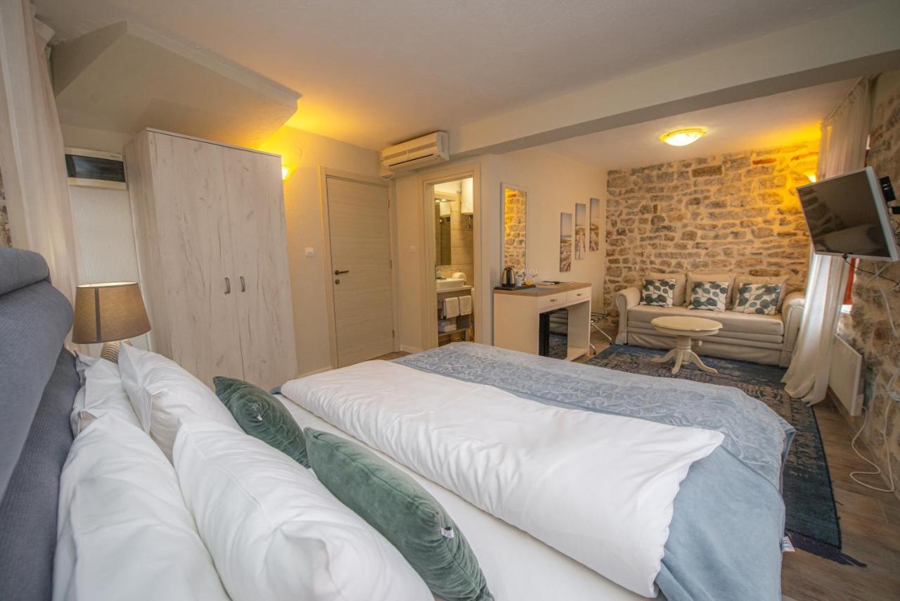 Antika Guesthouse コトル エクステリア 写真