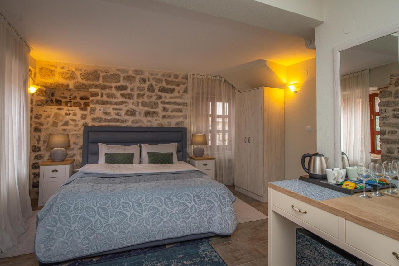 Antika Guesthouse コトル エクステリア 写真