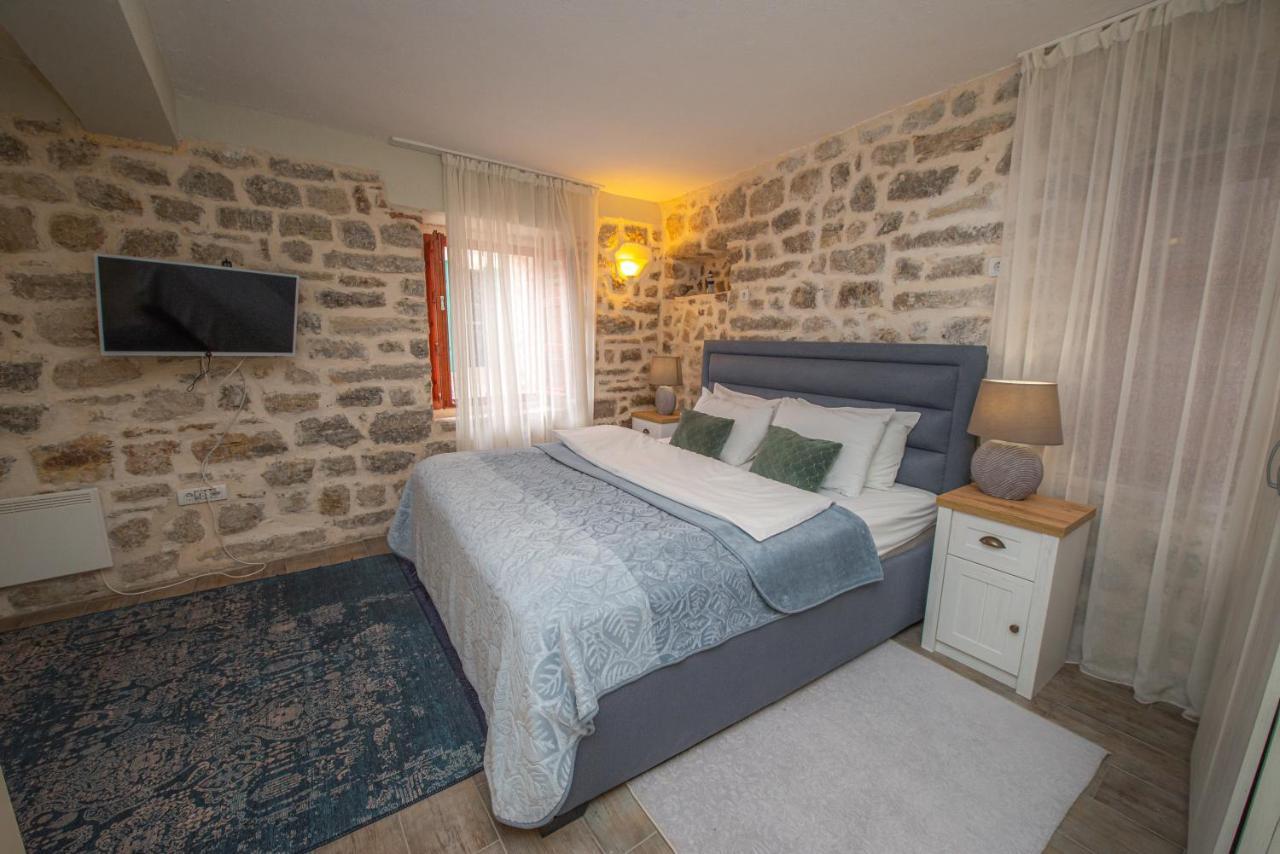 Antika Guesthouse コトル エクステリア 写真