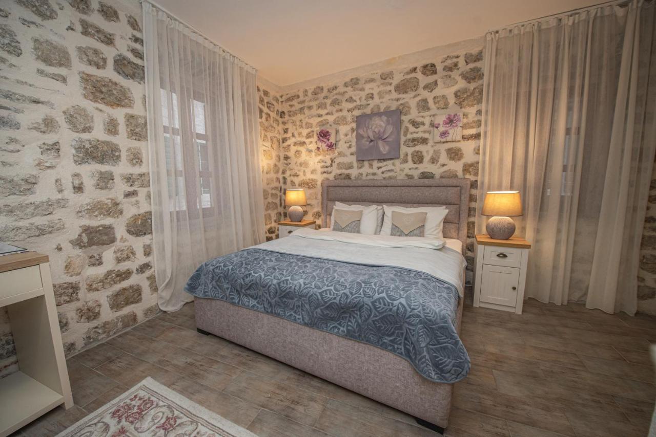 Antika Guesthouse コトル エクステリア 写真