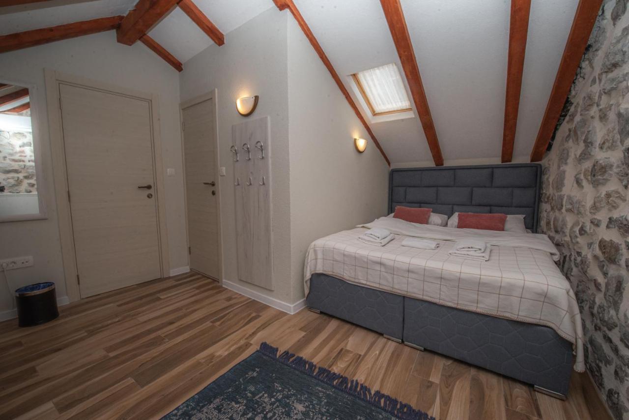 Antika Guesthouse コトル エクステリア 写真